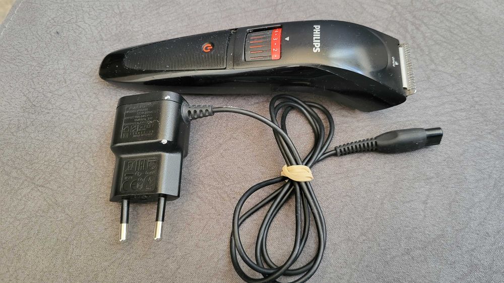 PHILIPS BT405 Masina tuns +incarcator 4.3V-70Ma fuctionala