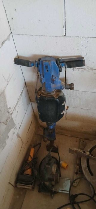 Echipamente și Unelte de Construcție