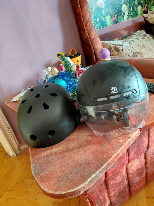 Vând 2 căști de protectie