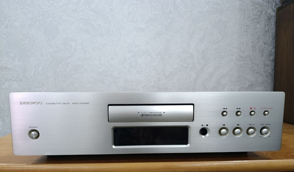 Комплект усилитель и кассетная дека Daewoo 7000 a