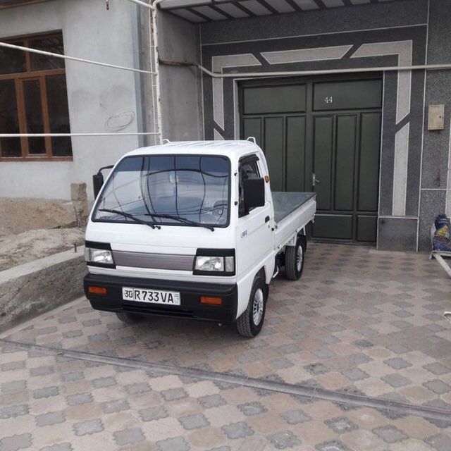 Labo srochno sotiladi