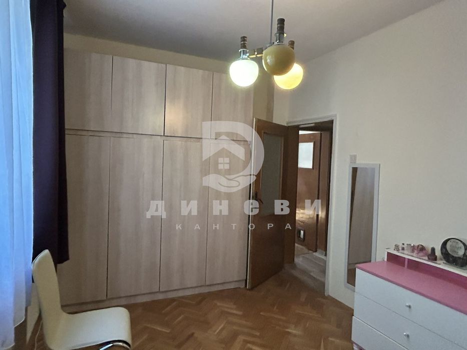 Четиристаен апартамент в центъра