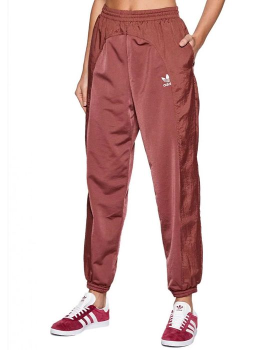 Спортни екипи и спортни долнища