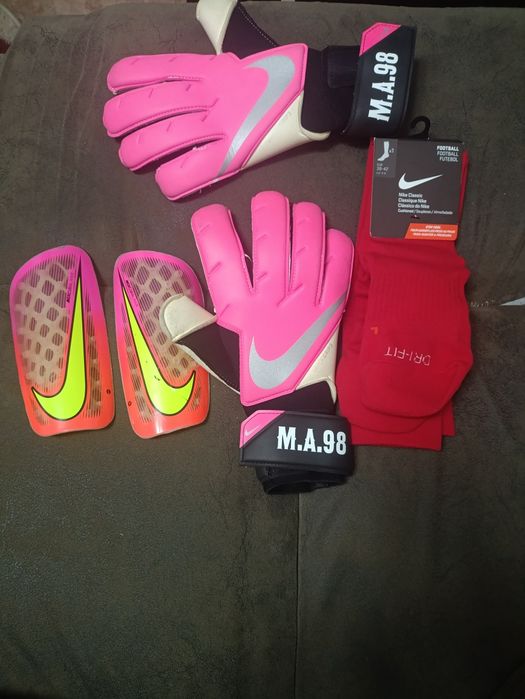 Футбольные перчатки