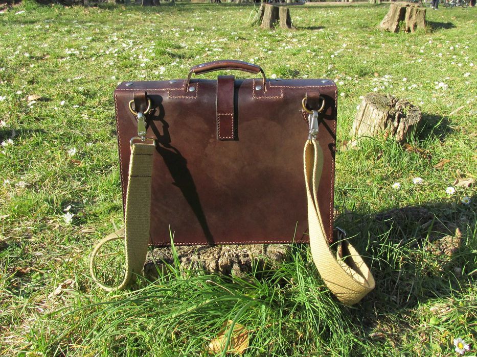 Кожена чанта - ръчно изработена