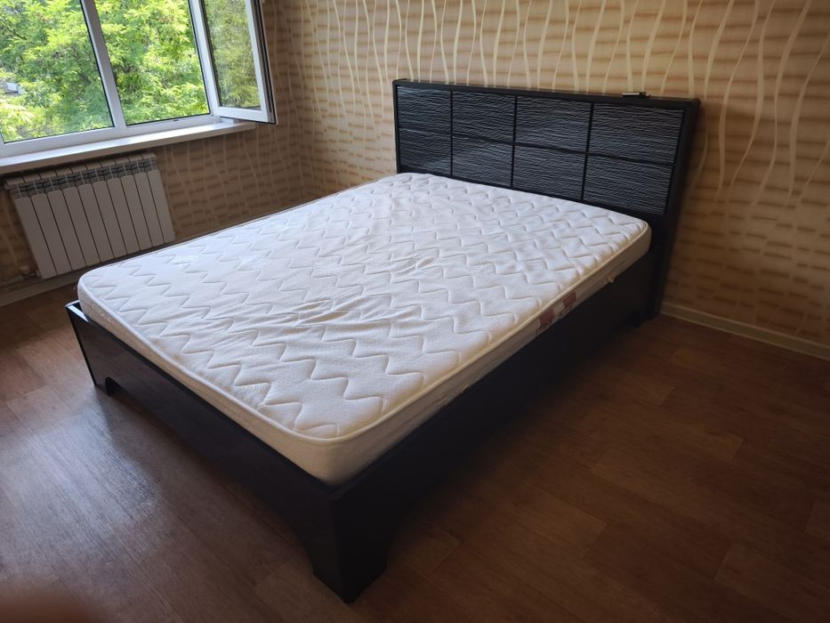 Продам кровать двуспальную