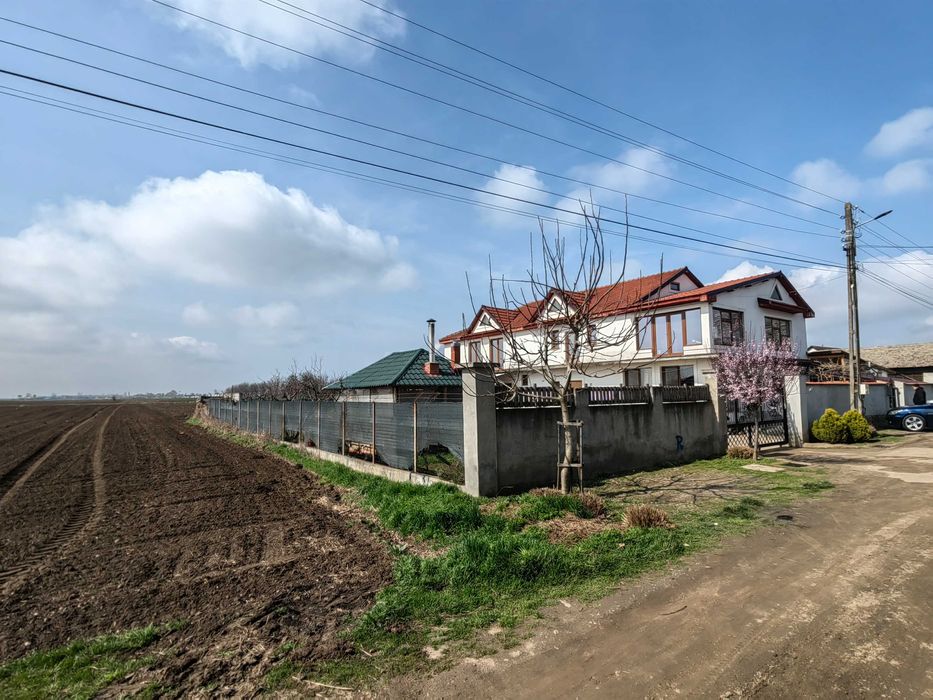 Vând casă,închiriez magazin + Terasă