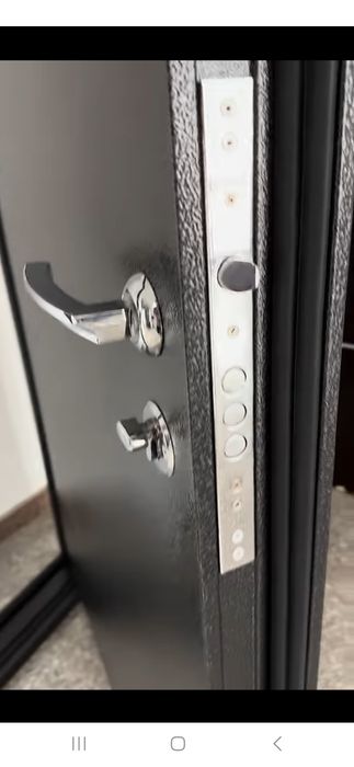 Дверь входная правая