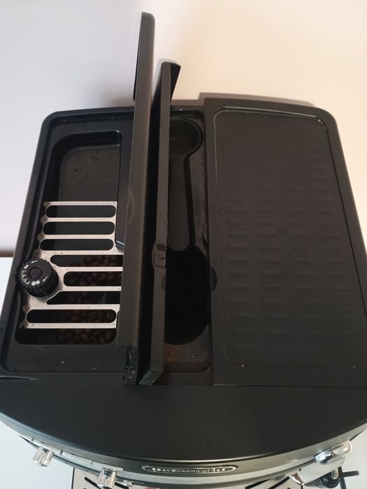 Автоматична кафемашина DeLonghi Magnifica ESAM3000.B.