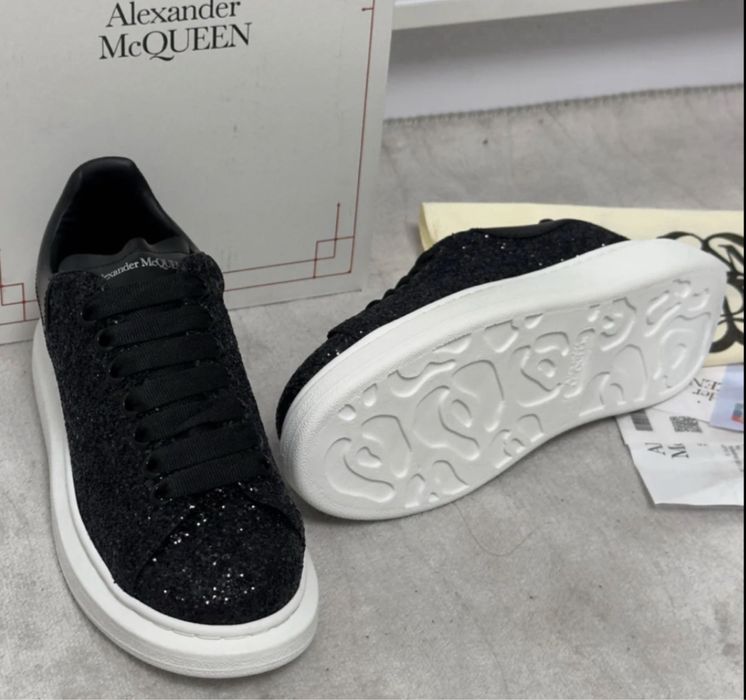 Adidasi Alexander McQueen cu sclipici