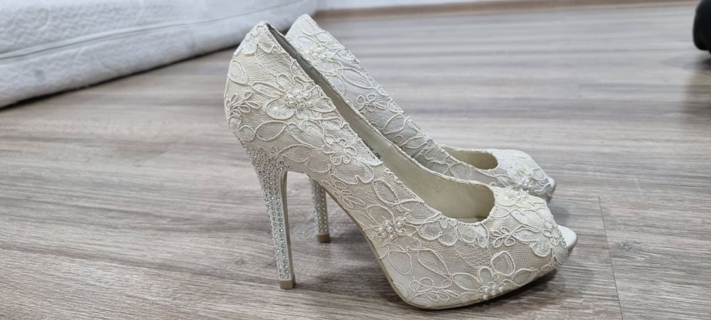 Свадебные туфли.
