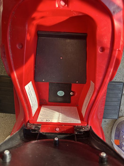 бутаща кола със родителски контрол