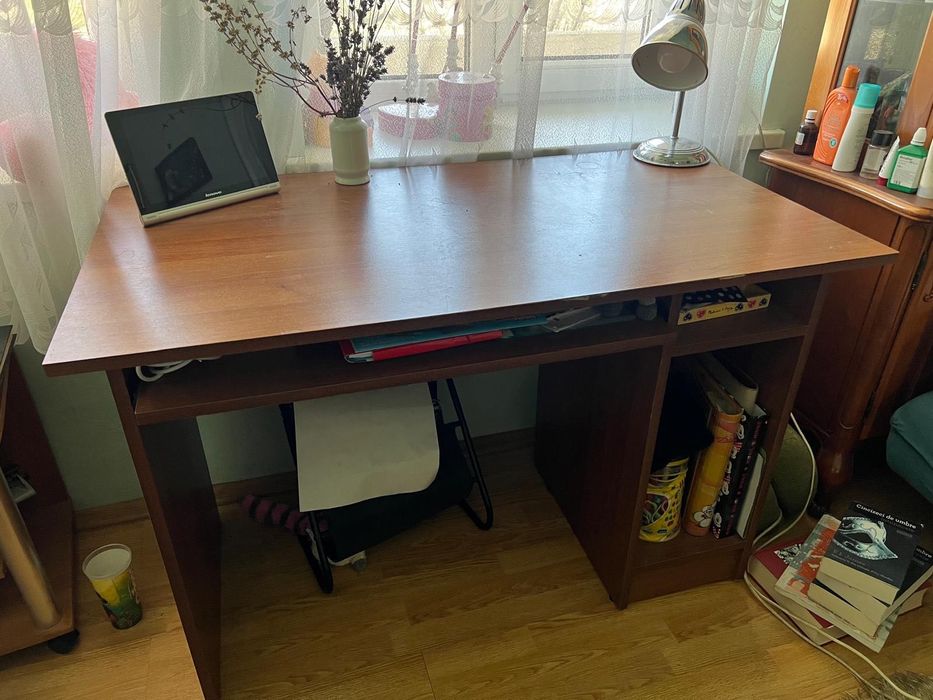 Vând ieftin piese de mobilier - canapele, biblioteca, dulap, birouri