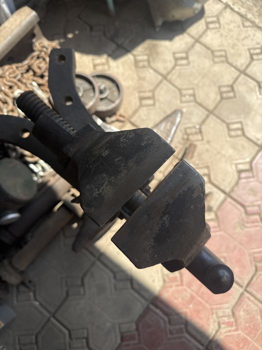 Наковальня с тесками