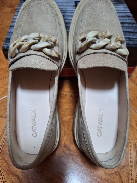 Обувки чисто нови