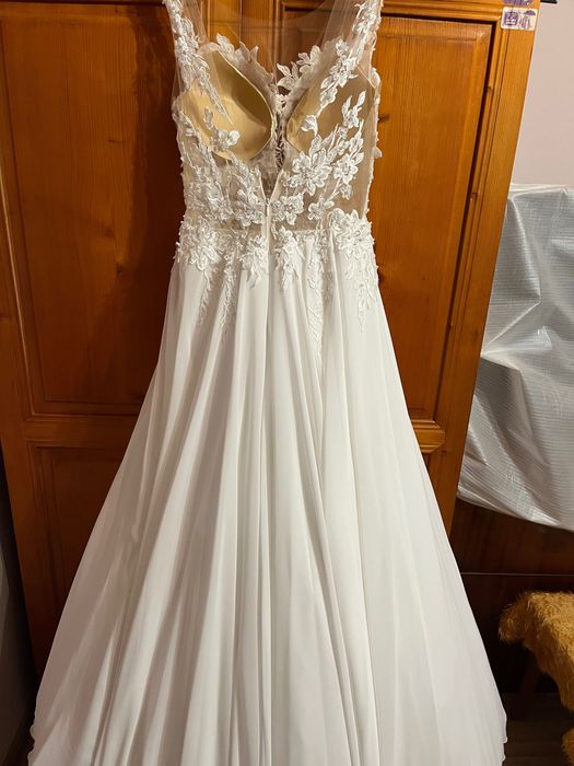 Бяла булчинска рокля