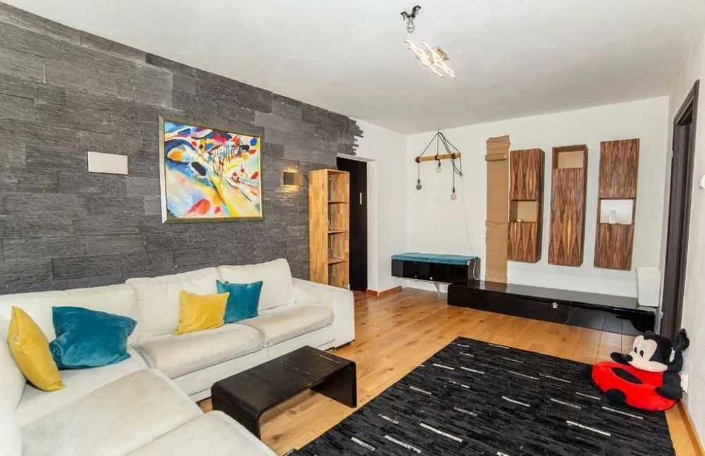 Дава се под наем Двустаен апартамент в Пловдив, Център - 56 кв.м за 295.8 € - Снимка #1