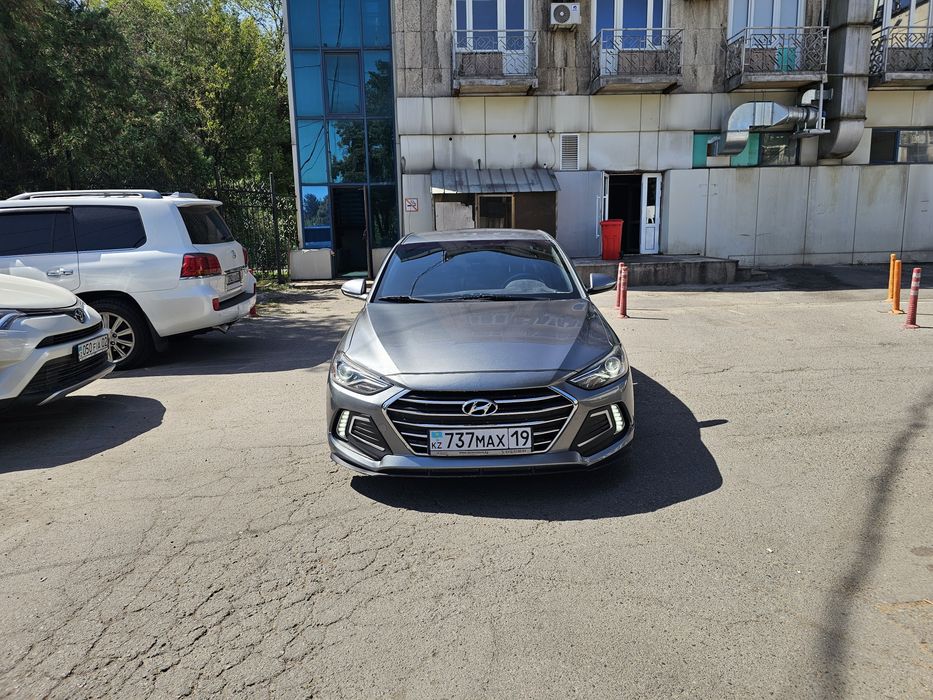 Автомобиль hyundai elantra