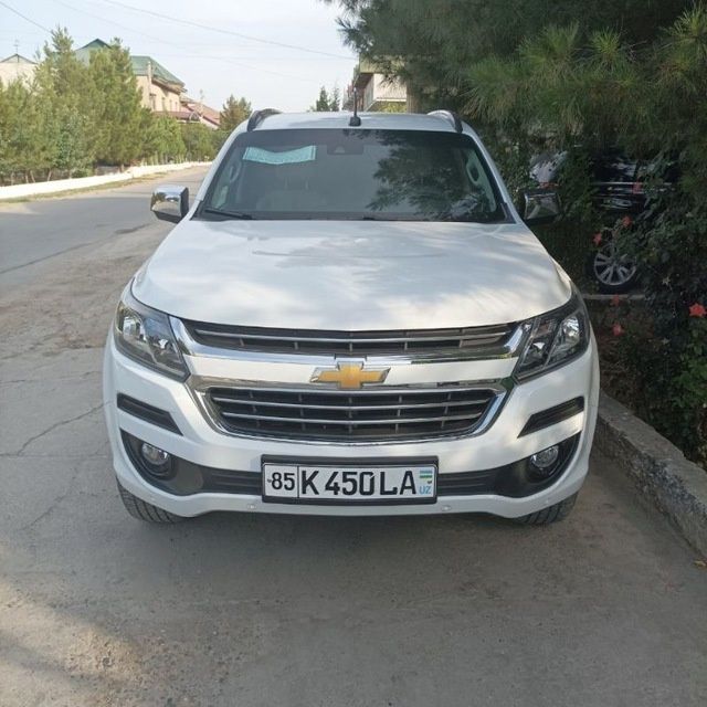 Аренда автомобилей внедорожники траилблазер, каптива и пекап и другие.