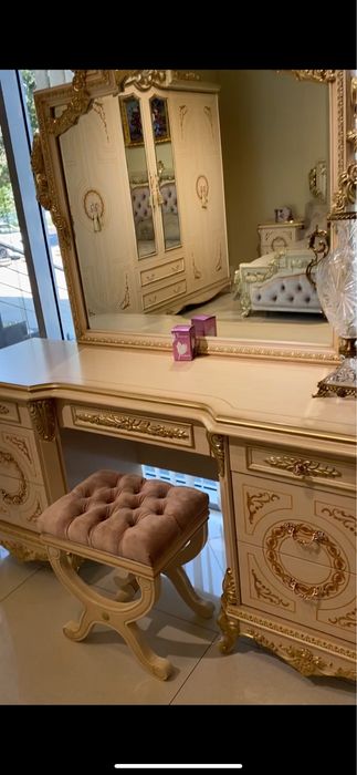 Mebel sotiladi srochno