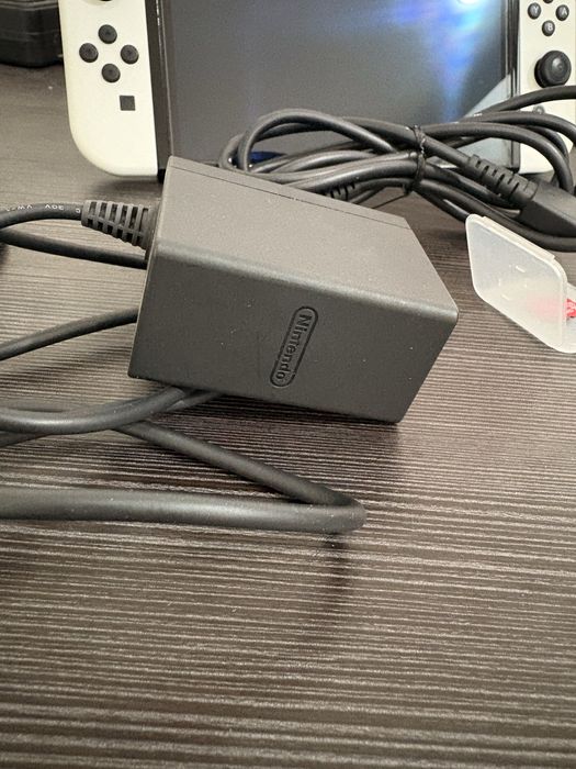 Игровая приставка Nintendo Switch OLED белый