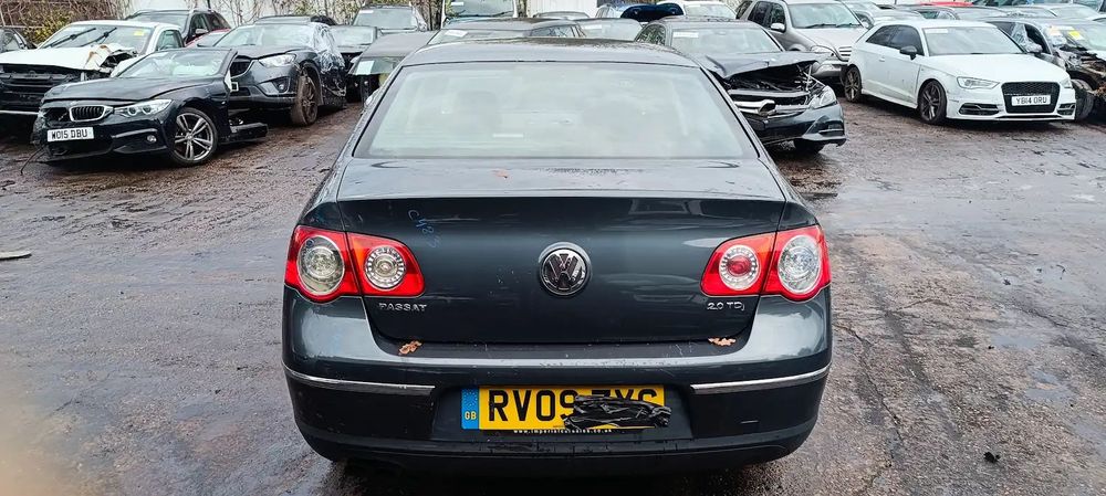 Dezmembrari / Dezmembrez Volkswagen Passat B6 (3C2) 2.0 TDI CBAB cutie viteze manuala cod culoare LK7X