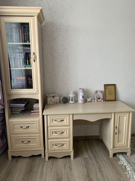 Мебель шторв люстра  ковер