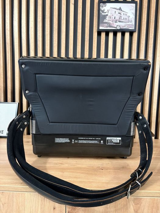 Roland FR3S cu 120 de basi
