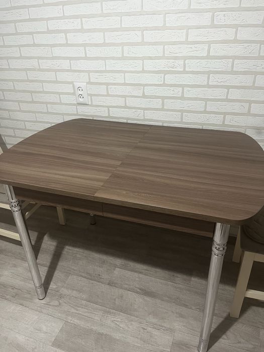 Продам новый стол