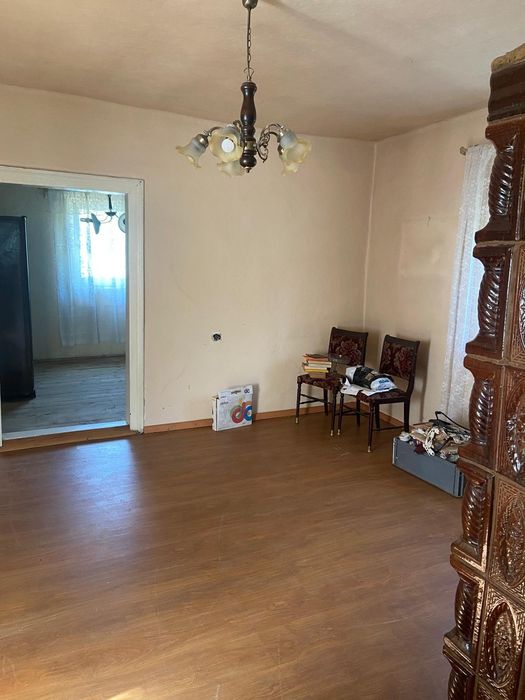 Casă de vânzare la țară, cu anexe și priveliște superbă   ideală pentr