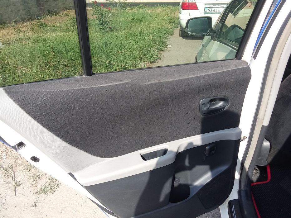 Продам Ярис 2005 года автомат