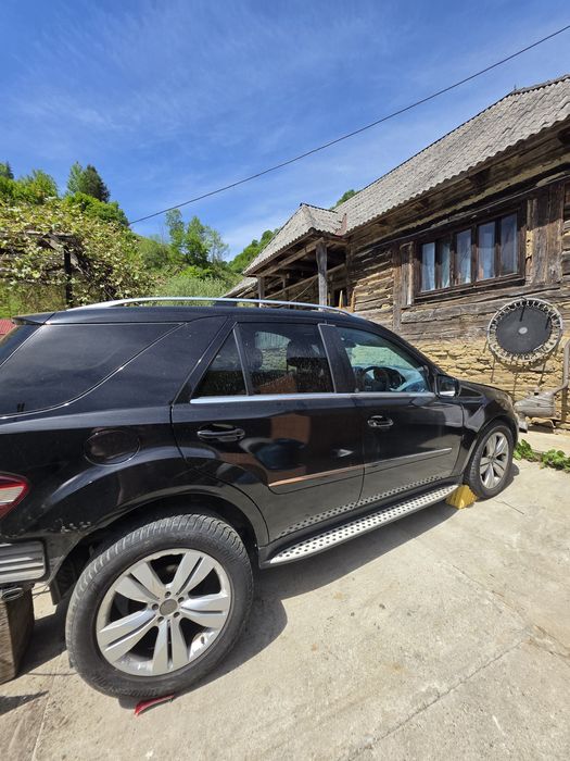 Dezmembrez Mercedes ml320 2010