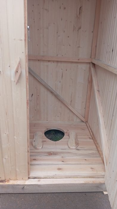 Продам уличные туалеты.