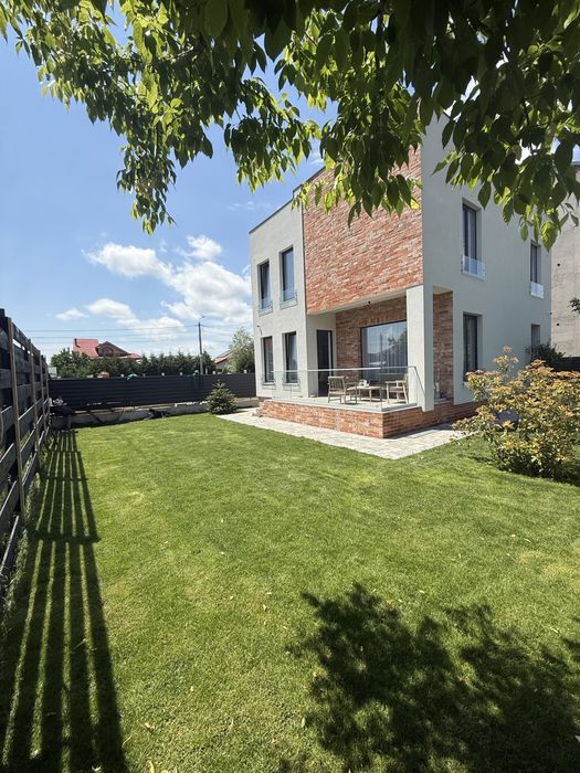 Casa zona Ford, (Cârcea), 3 dormitoare 3 bai, str. Primaverii