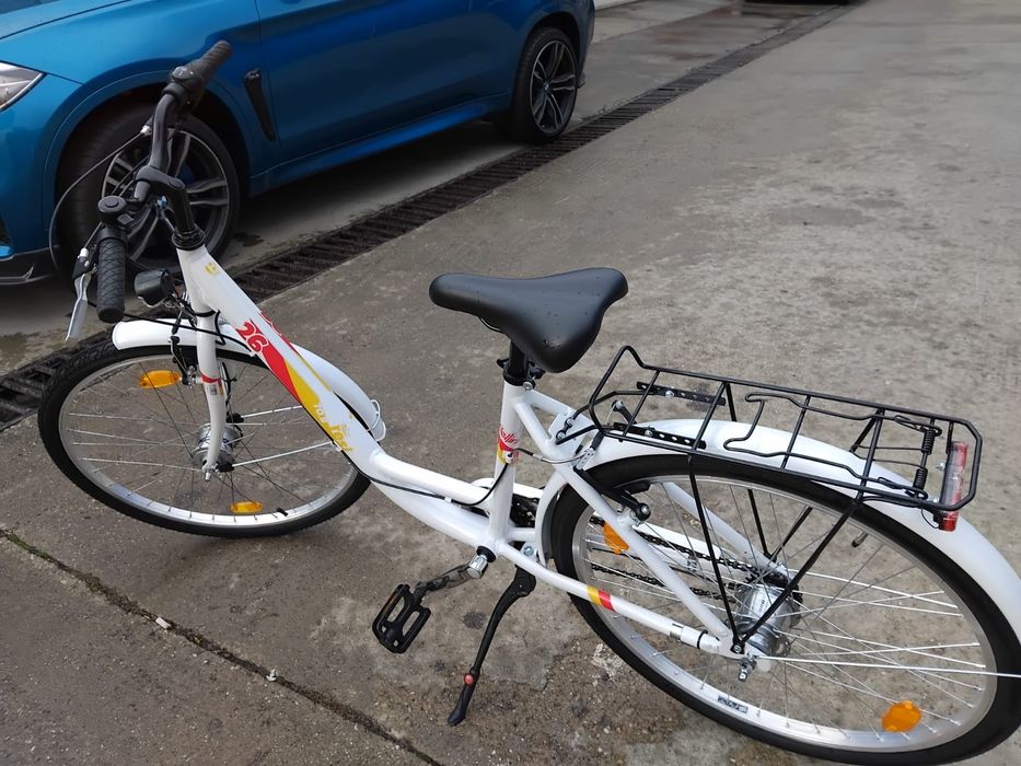 Vând bicicleta din aluminiu pentru damă