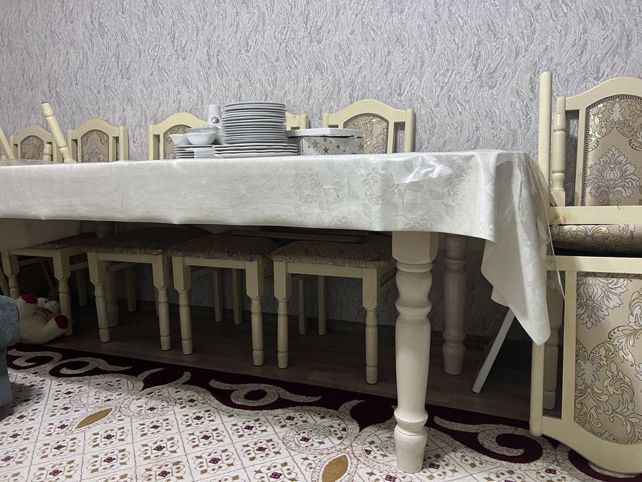 Стол, стулья