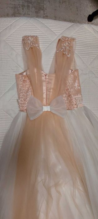 Продается праздничное платье для девочки