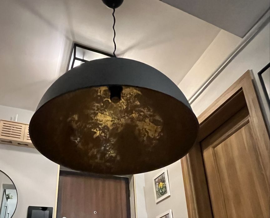 Lustra moderna negru mat cu auriu, design industrial, premium