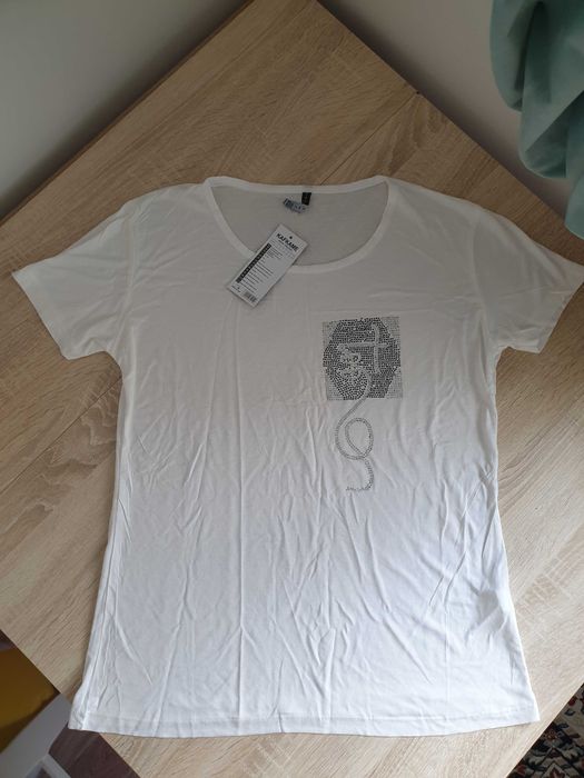 Женские футболки