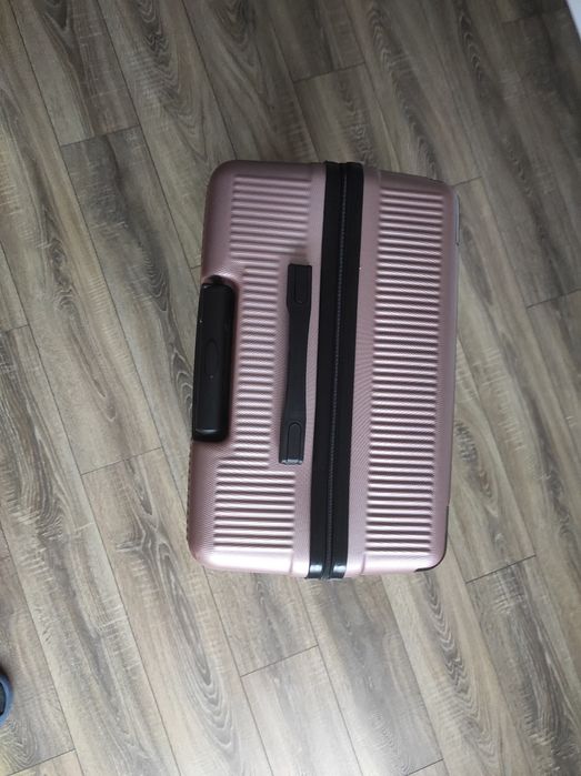 Valiză roz cu roți detașabile