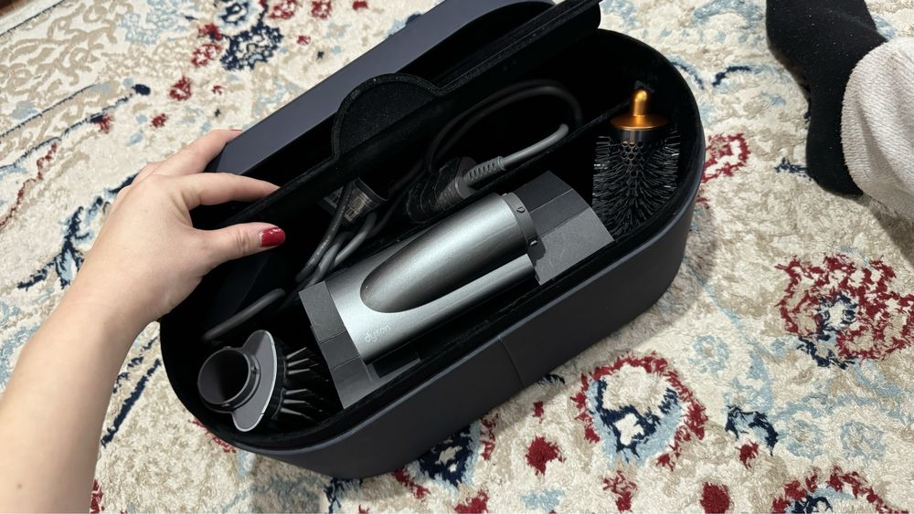 Продам дайсон почти новая