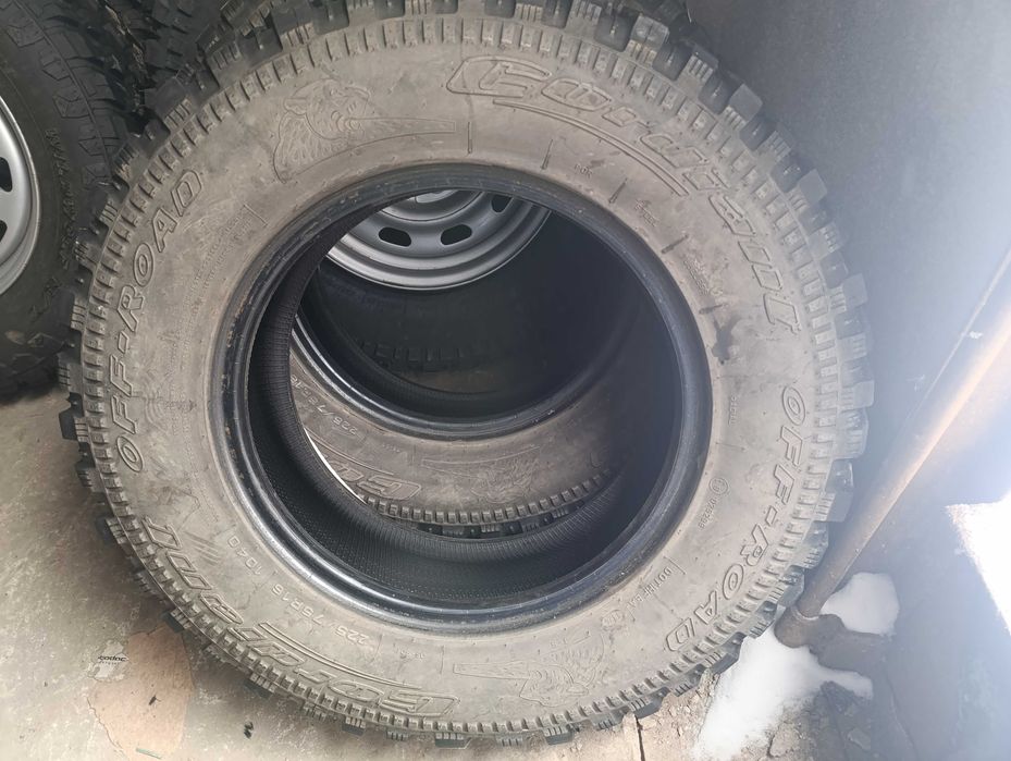 Продам б/у резину 225/75R16