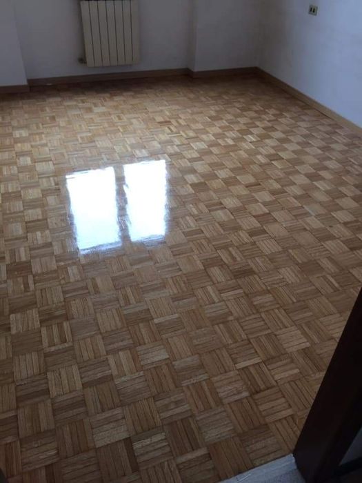 Parchetar  Montez  Raschetare  Recondiționare   Șlefuir scări lemn aplicare lac  ulei