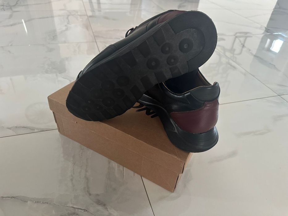 Vând pantofi din piele sport/casual mărimea 44 pt barbati
