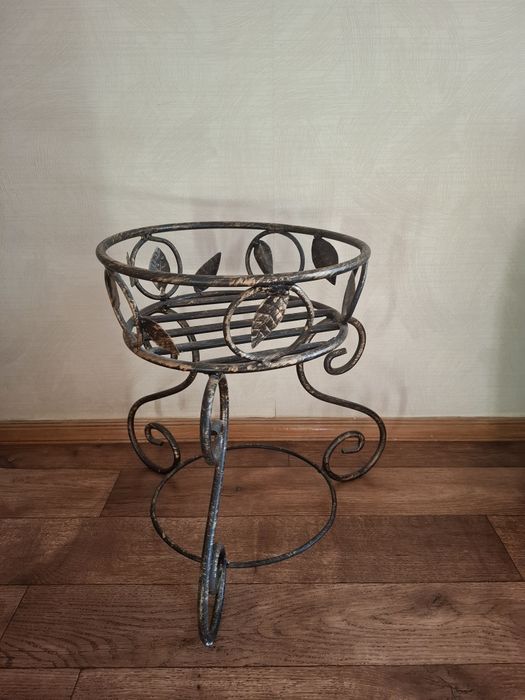 Продам подставку под цветы металл