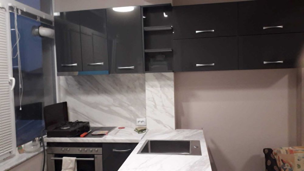 Вътрешни ремонти-Бояджийски услуги ,шпакловка, лепене на плочки и др.