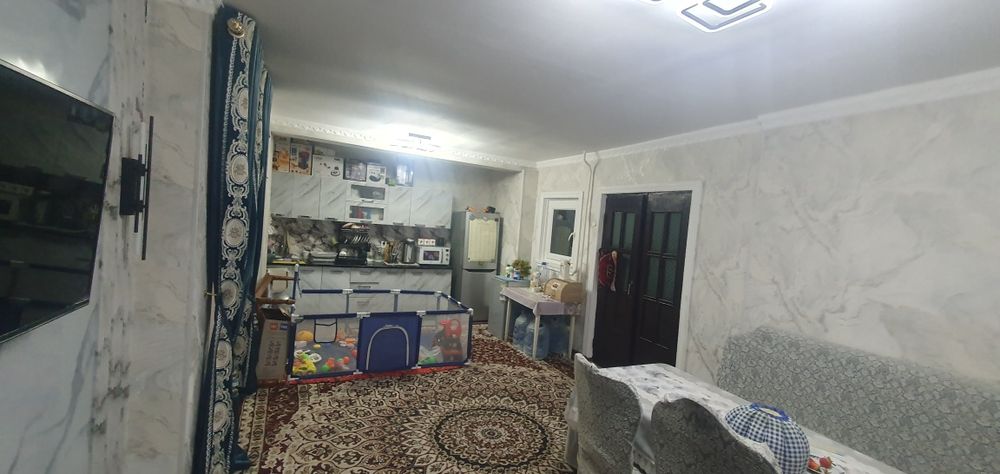 Продаётся 4-комнатная квартира в Якасарайском районе