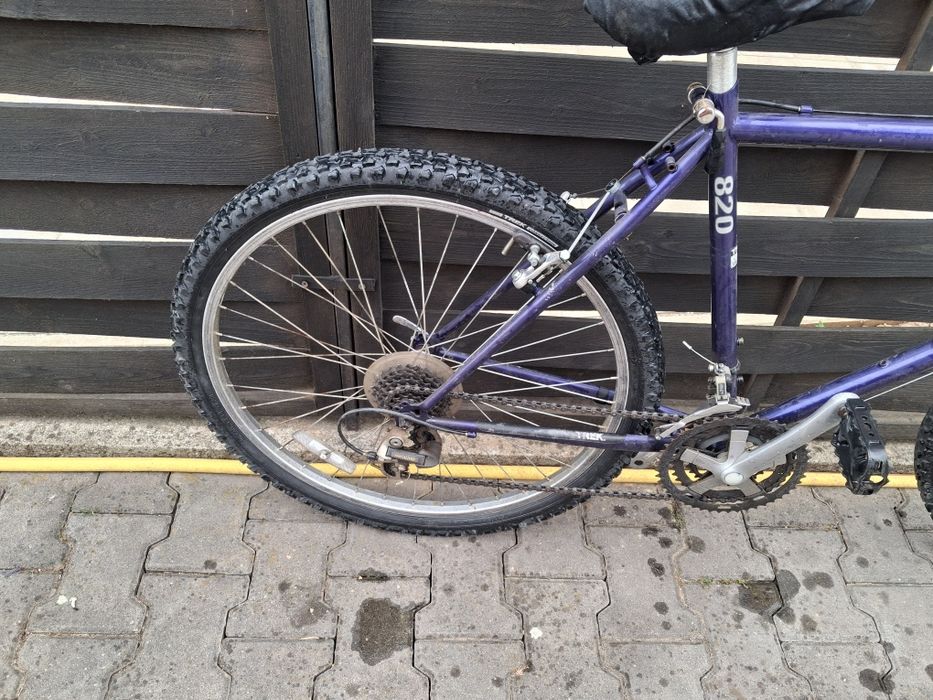 Vând bicicleta Trek 820