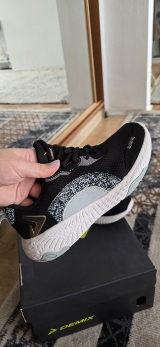 Женские кроссовки 39 размер