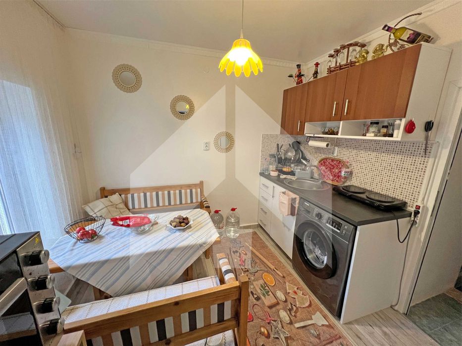 Продава еднофамилна, едноетажна къща в с. Средня (Шумен). ТОП имот!